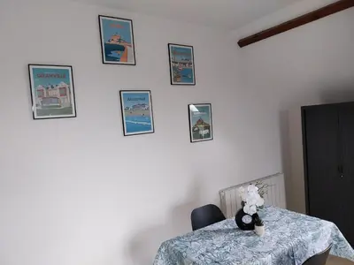 Un ou plusieurs lits dans un hébergement de l'établissement Joli Appartement avec vue sur la Baie