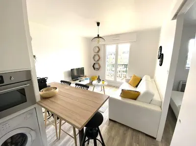 Cuisine ou kitchenette dans l'établissement Cabourg T2 tout neuf Accès direct mer Grand balcon