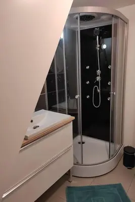 Salle de bains dans l'établissement Gîte Mont Saint Michel Beauvoir