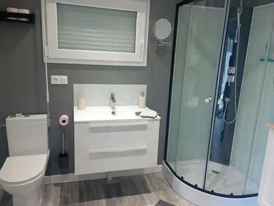 Salle de bains dans l'établissement Loue gîte de campagne