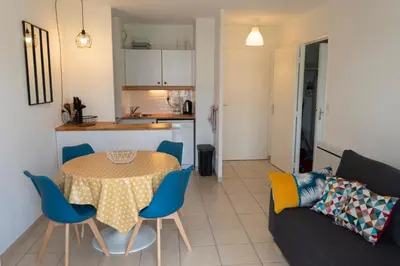 Cuisine ou kitchenette dans l'établissement 2 pièces Port Cabourg - 2 à 4 personnes - 34 m2 - Balcon - Vue Port - Proche Plage