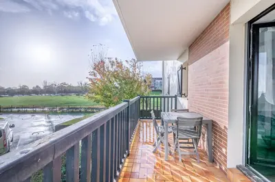 Balcon ou terrasse dans l'établissement Océania -proche Mer et Thalasso
