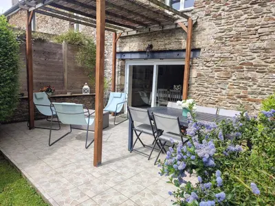 Jardin de l'établissement GITE DE LA PIERROSE 100 m2 avec jardin privé Proche de Bayeux et des plages du Débarquement