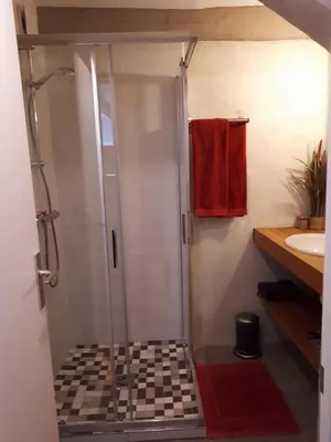 Salle de bains dans l'établissement Chez Jeanne