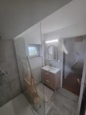 Salle de bains dans l'établissement Gîte Normand Le Merle blanc 2 à 6 personnes