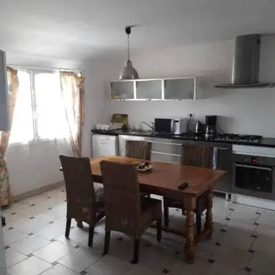 Cuisine ou kitchenette dans l'établissement Gîtes des Isles - Le Jersey