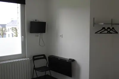 Télévision ou salle de divertissement dans l'établissement Hôtel et Restaurant de la Gare Torigny-les-Villes