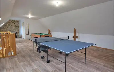 Tennis de table au sein de l'établissement Amazing Home In Fierville-Les-Mines ou à proximité