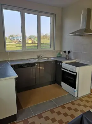 Cuisine ou kitchenette dans l'établissement Gîte spacieux et chaleureux