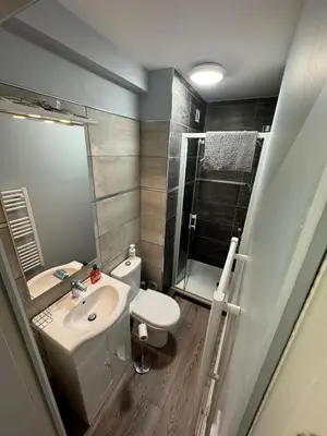 Salle de bains dans l'établissement Le Champenois, plage et calme