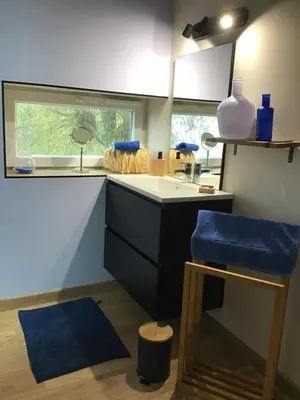 Cuisine ou kitchenette dans l'établissement La chollerie de Marmaju