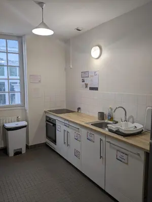 Cuisine ou kitchenette dans l'établissement L'Autre Lieu