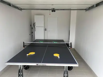 Tennis de table au sein de l'établissement La Mer Veille, maison neuve avec jardin ou à proximité