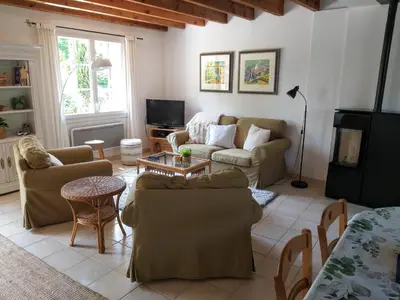 Coin salon dans l'établissement La saunière - Chez Hélène - Gîtes en baie