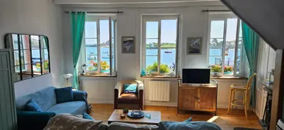Télévision ou salle de divertissement dans l'établissement Appartement de charme en duplex face au port de Barfleur