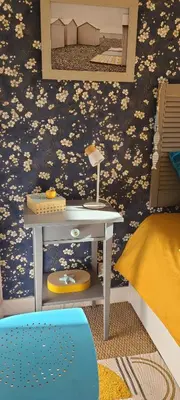 Coin salon dans l'établissement Appartement de charme en duplex face au port de Barfleur
