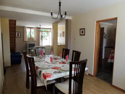 Télévision ou salle de divertissement dans l'établissement Les Gîtes Champêtres Chestnut cottage