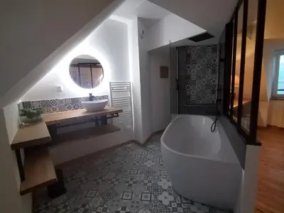 Salle de bains dans l'établissement Libération classé 3 étoiles