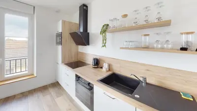 Cuisine ou kitchenette dans l'établissement Appartement Les Sables d’Or