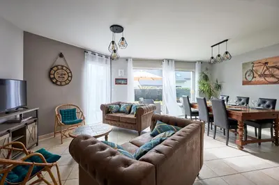 Coin salon dans l'établissement Maison Ariel - Charmante maison pour 6