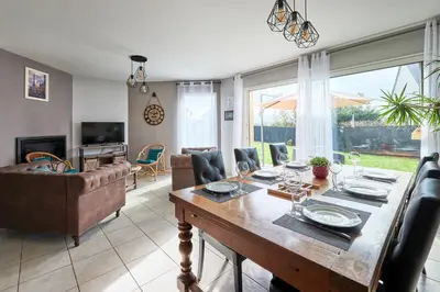 Coin salon dans l'établissement Maison Ariel - Charmante maison pour 6