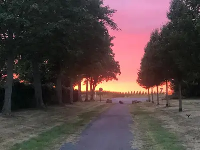 Lever ou coucher de soleil vu de le séjour chez l'habitant ou à proximité