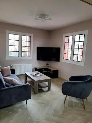 Télévision ou salle de divertissement dans l'établissement Le gîte du Bonheur