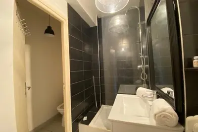 Salle de bains dans l'établissement Charming 44m near downtown