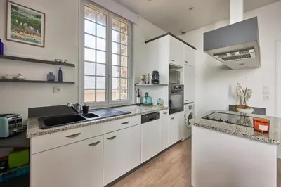 Cuisine ou kitchenette dans l'établissement Château de Chimay - Appt en front de mer
