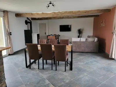 Télévision ou salle de divertissement dans l'établissement gite de l'écurie
