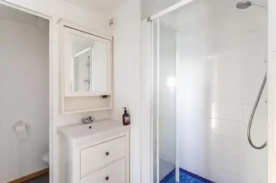 Salle de bains dans l'établissement Jardin sur l'eau - Appt vue mer