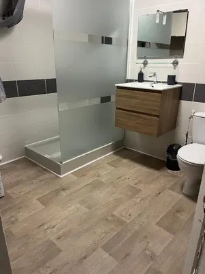 Salle de bains dans l'établissement Maison de vacances vaux sur seulles