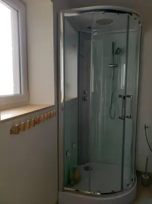 Salle de bains dans l'établissement Maison chaleureuse entre mer et campagne