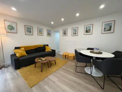 Coin salon dans l'établissement Riva, Appt rénové dans le bourg de Ouistreham