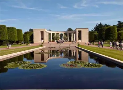 Jardin de l'établissement Studio Golf piscine D Day