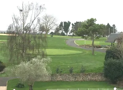 Golf sur le terrain de l'appartement ou à proximité