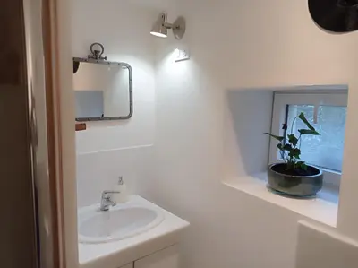 Salle de bains dans l'établissement Logis proche des plages du débarquement