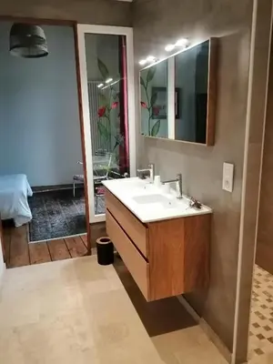 Salle de bains dans l'établissement LA MAITRISE