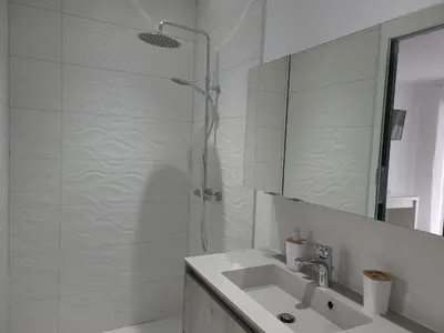 Salle de bains dans l'établissement L'escale Romanesque