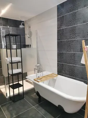 Salle de bains dans l'établissement Chambre de l'Iris