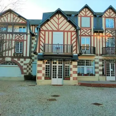 LE PETIT CABOURG de LA COUR NORMANDE studio coeur de ville -1 à 2 personnes
