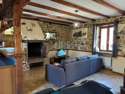Coin salon dans l'établissement Maison au pied du Mont Saint Michel 2