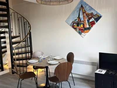 Coin salon dans l'établissement Cabourg: Duplex Rénové 2P, Plage Directe, Fibre - FR-1-487-351