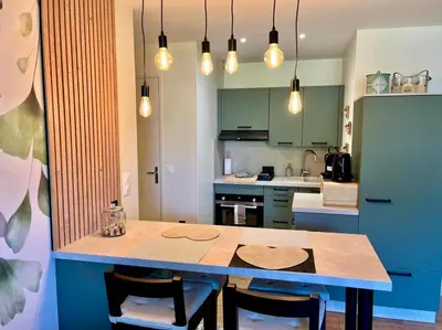Cuisine ou kitchenette dans l'établissement En sol'eau -Appartement à 50 m de la plage