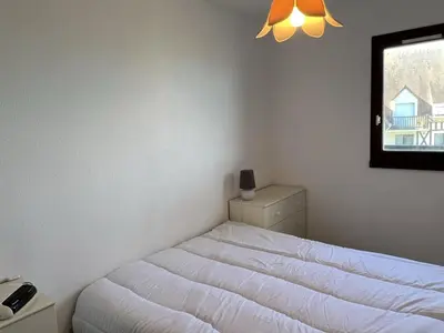 Un ou plusieurs lits dans un hébergement de l'établissement Appartement 2 pièces avec balcon et accès direct plage à Cabourg, animaux admis - FR-1-487-352