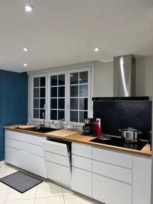 Cuisine ou kitchenette dans l'établissement Maison familiale face à la mer