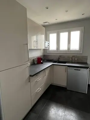 Cuisine ou kitchenette dans l'établissement Wasat, Joli appt 3 chambres à Caen