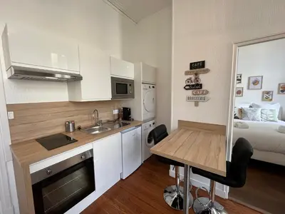 Cuisine ou kitchenette dans l'établissement Paon, Coquet appt avec parking à Caen