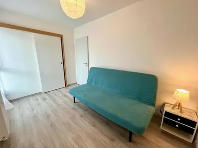 Coin salon dans l'établissement T4 avec grande terrasse et parking privé