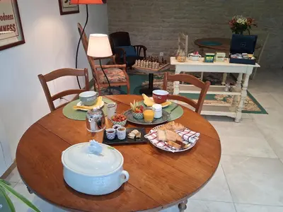 Nourriture dans le séjour chez l'habitant ou à proximité